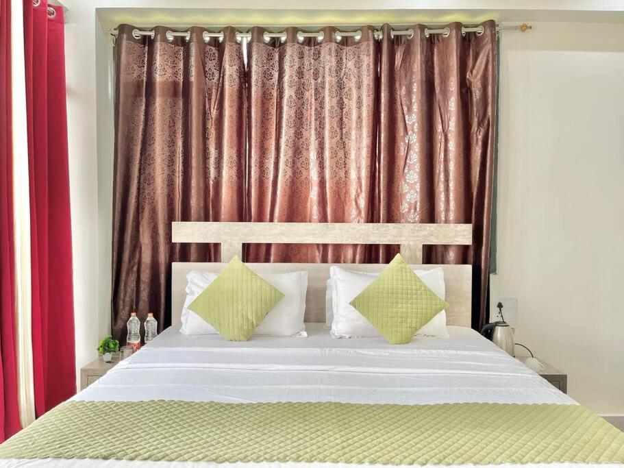 Host Jatin Kasauli Crest 7O1827O7O3 Appartement Buitenkant foto