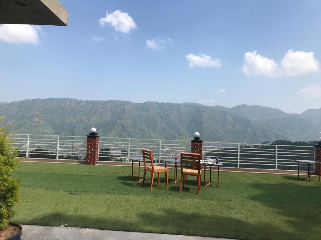 Host Jatin Kasauli Crest 7O1827O7O3 Appartement Buitenkant foto